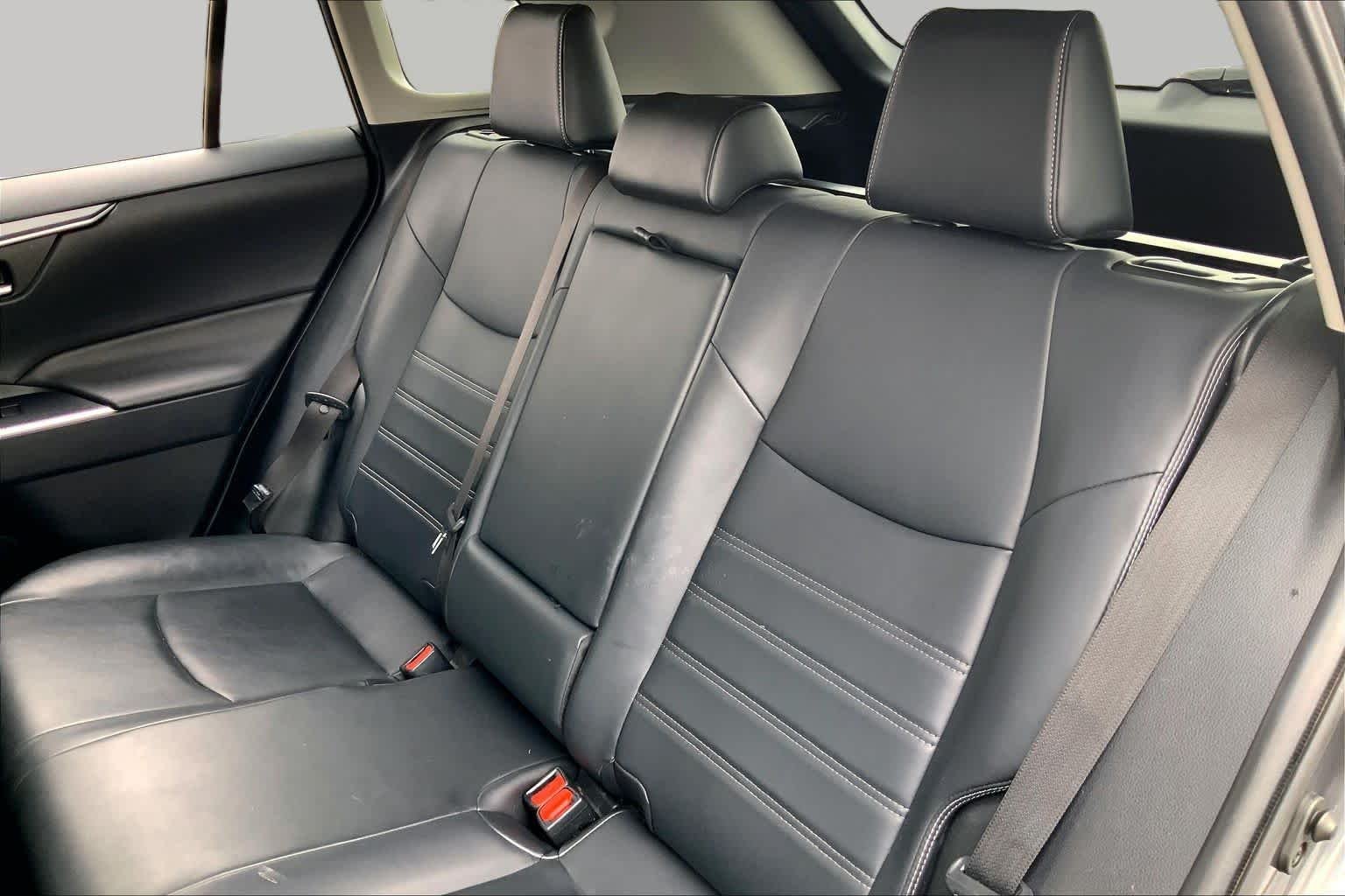 Used 2020 Magnetic Gray Metallic Toyota XLE Premium image 21