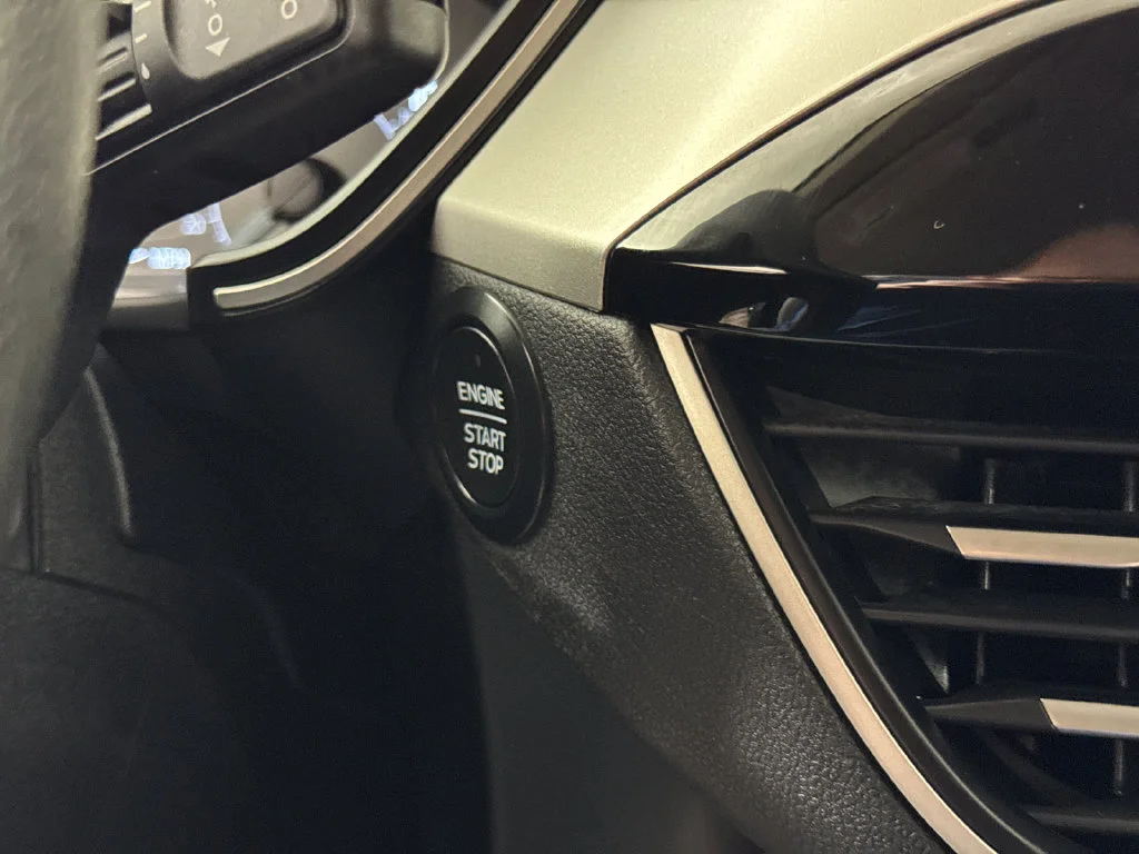Used 2020 Orange Metallic Ford SE image 28