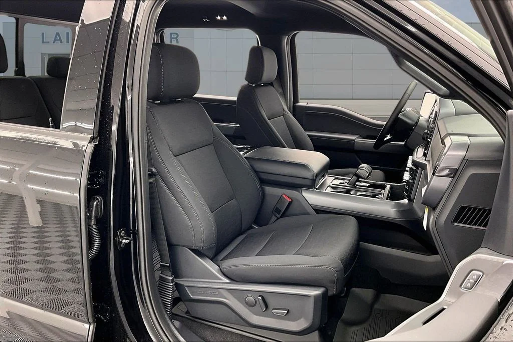 New 2026 Agate Black Metallic Ford XLT image 11