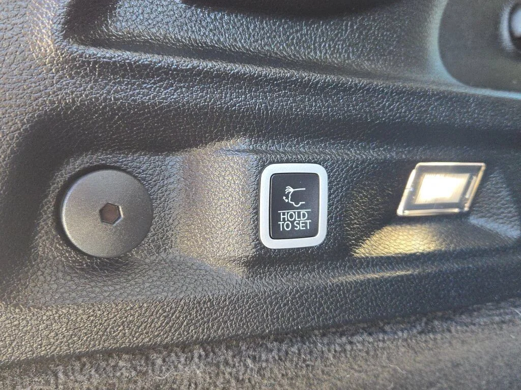 Certified Used 2021 Gray Metallic Jeep Overland image 19