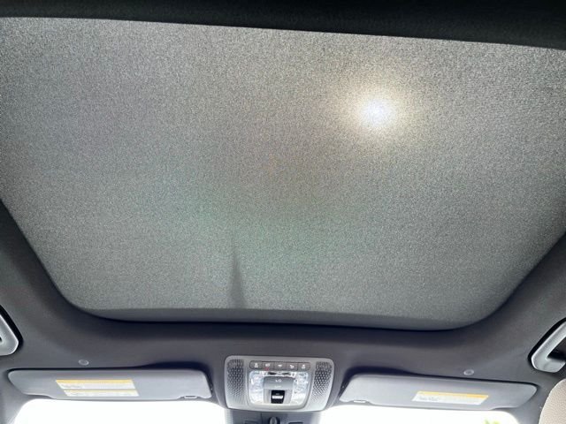 New 2026 Polar White Mercedes-Benz GLB 250 image 25