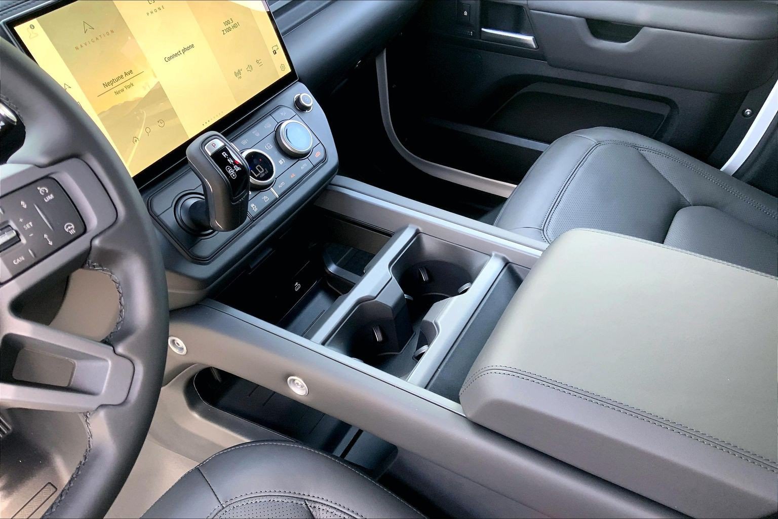 New 2026 Fuji White Land Rover X-Dynamic SE image 7