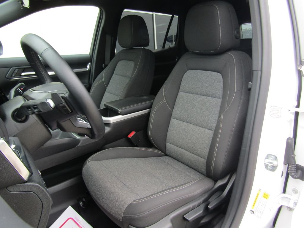 Used 2025 White GMC Elevation image 21