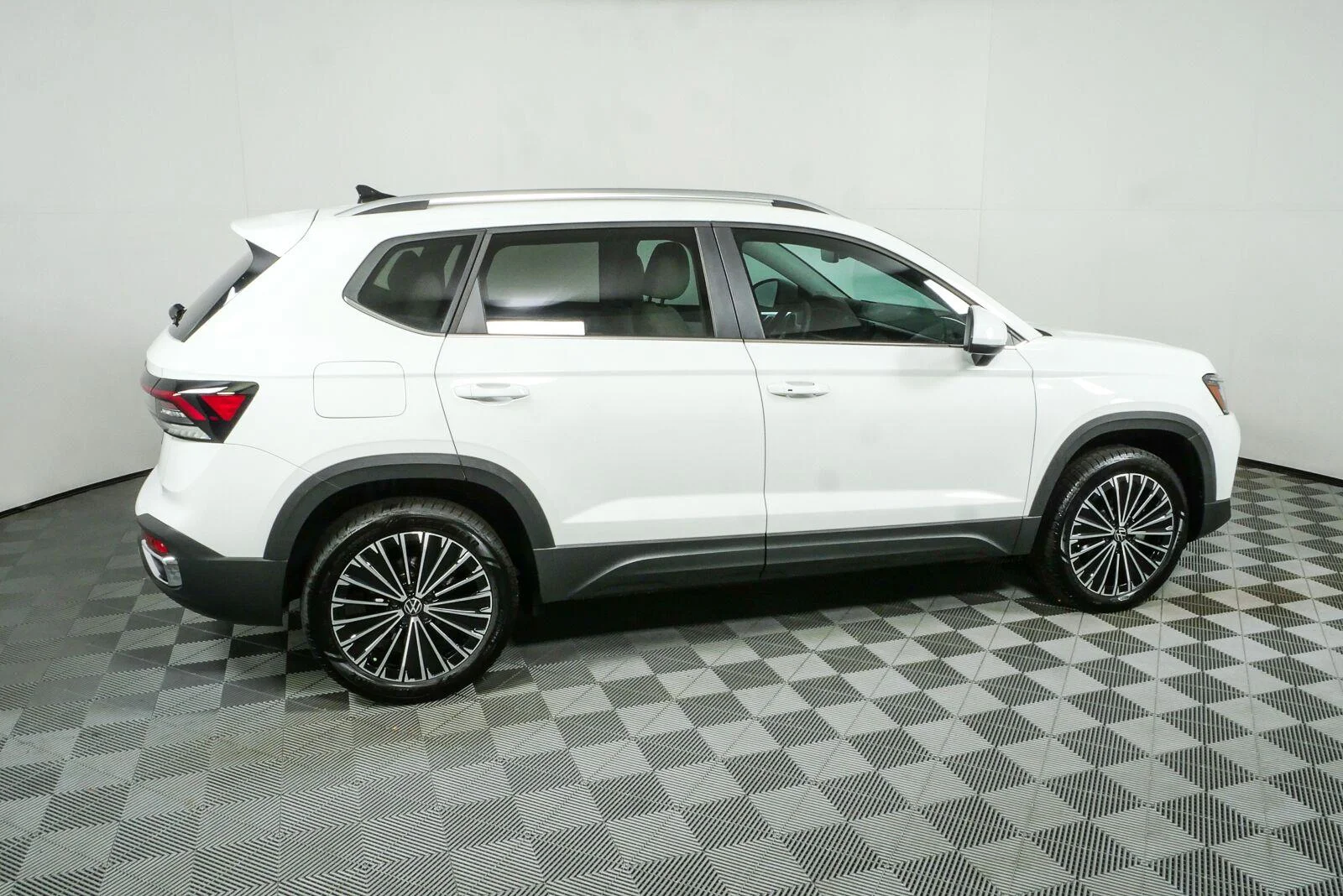 New 2026 Pure White Volkswagen SE image 2