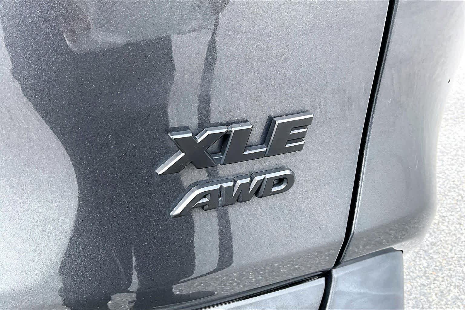 Used 2019 Magnetic Gray Metallic Toyota XLE image 10