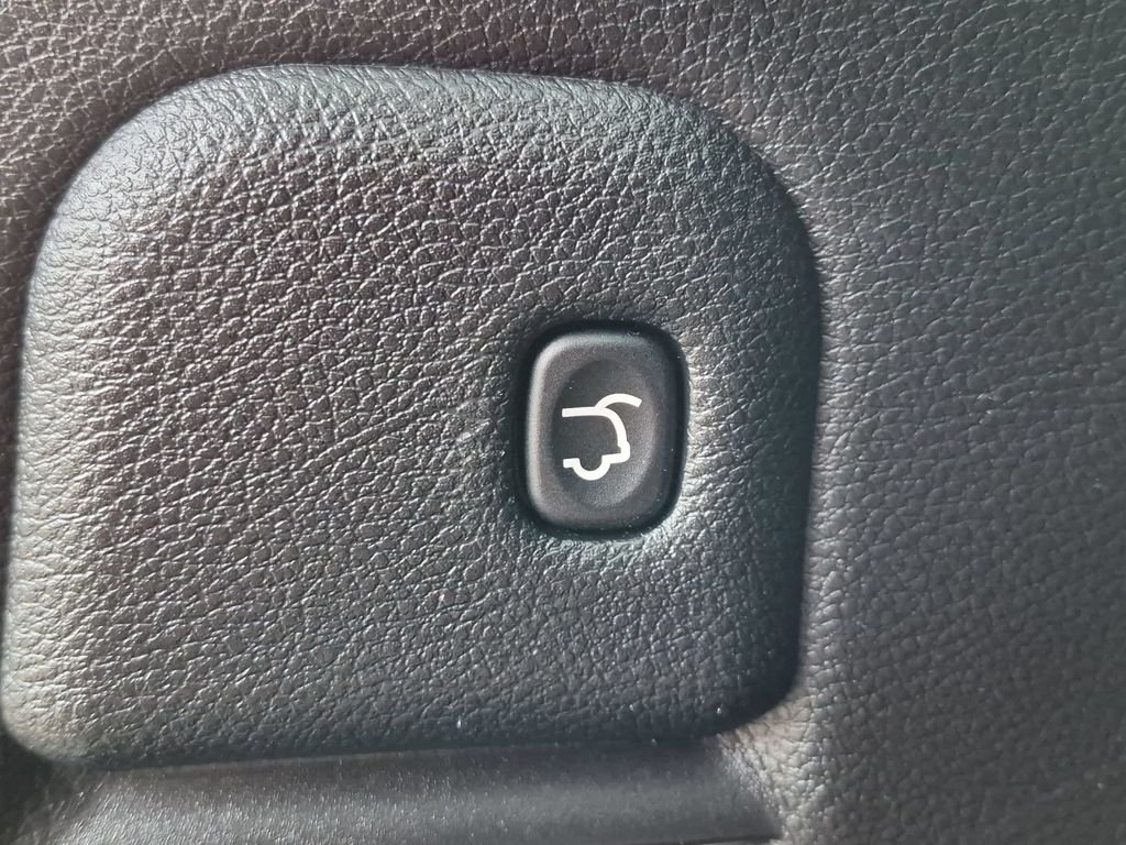 Used 2021 White Jeep Laredo X image 8