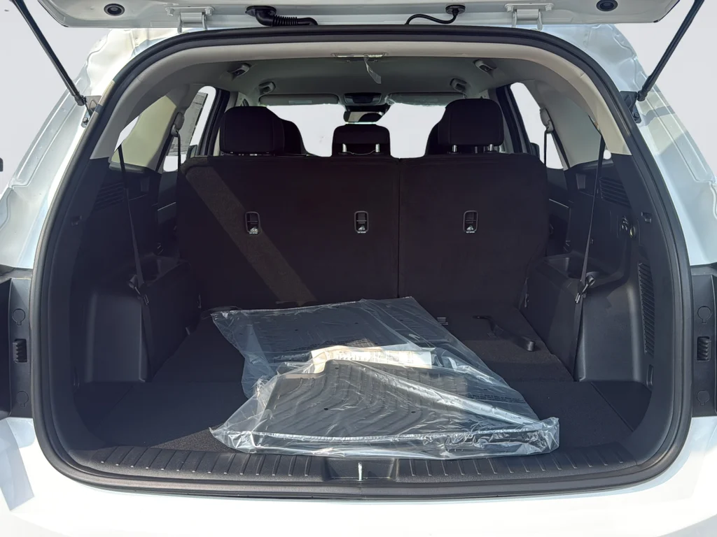 New 2026 Glacial White Pearl Kia LX image 31