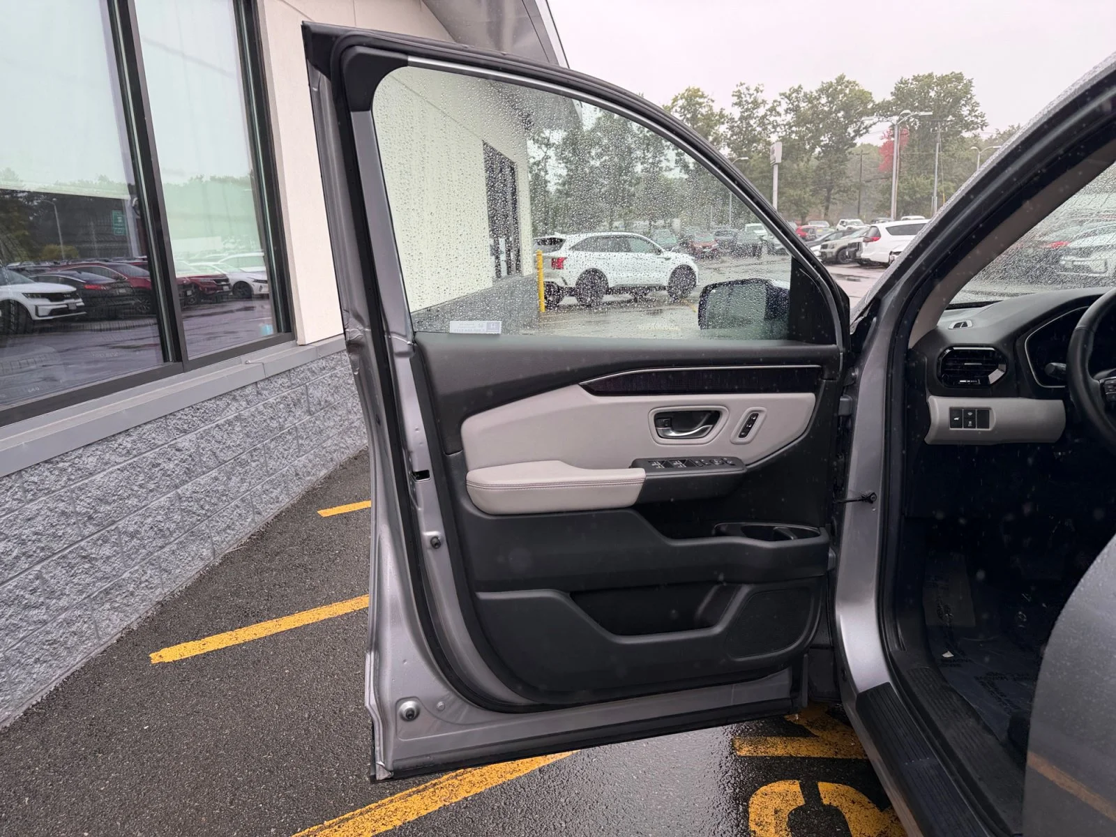 Used 2025 Silver Honda Elite image 29