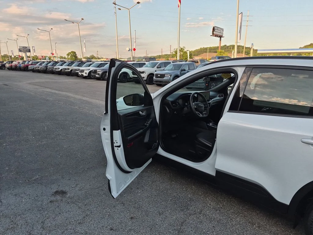 Used 2025 Space Silver Ford ST-Line image 9