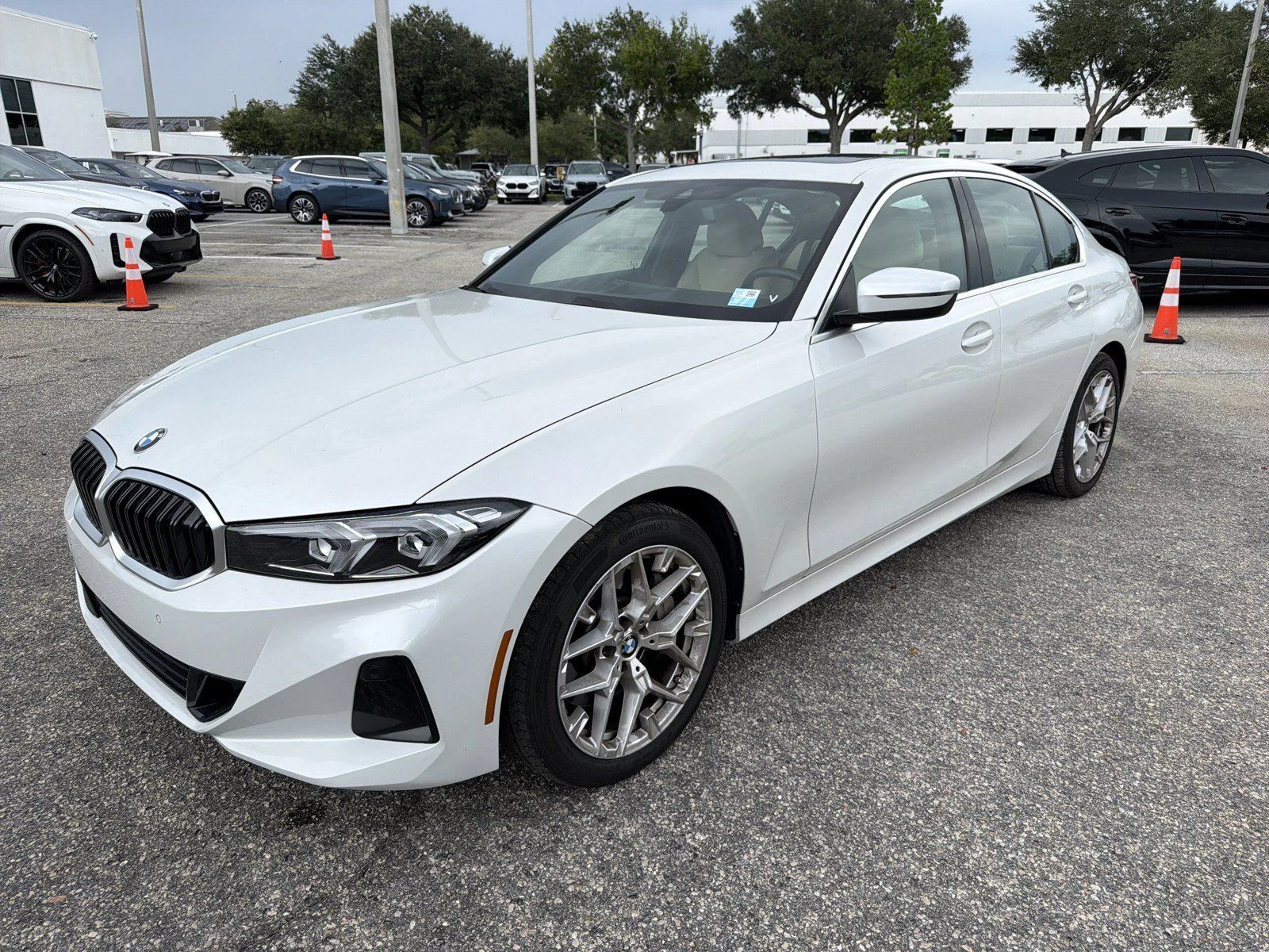 Certified Used 2025 Mineral White Metallic BMW 330i image 9