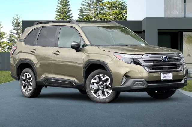 New 2026 AUTUMN GREEN METALLIC Subaru Premium image 2
