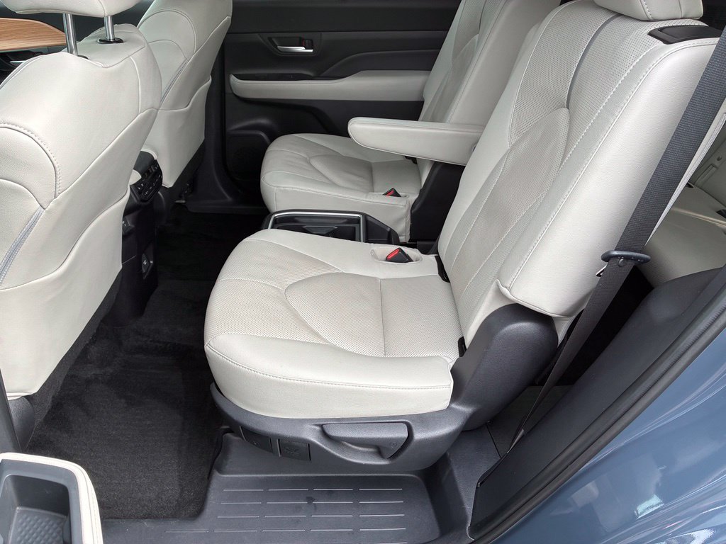 Used 2025 White Toyota Platinum image 30
