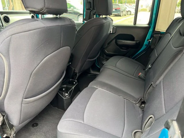 Used 2020  Jeep Unlimited Sport S image 25