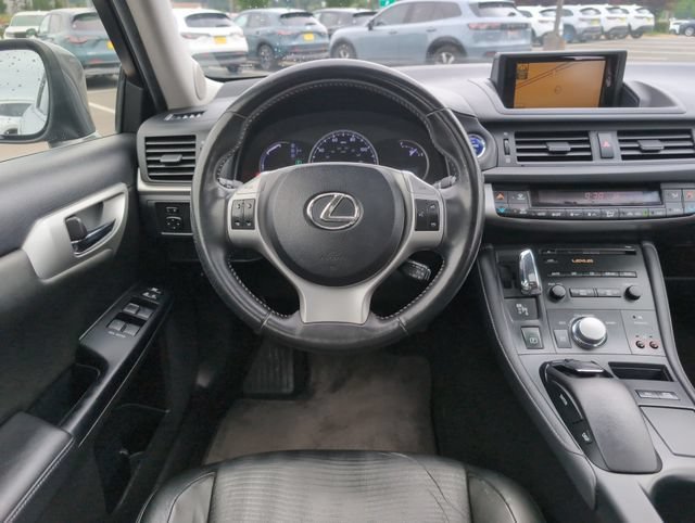 Used 2012 Nebula Gray Pearl Lexus 200h Premium image 19