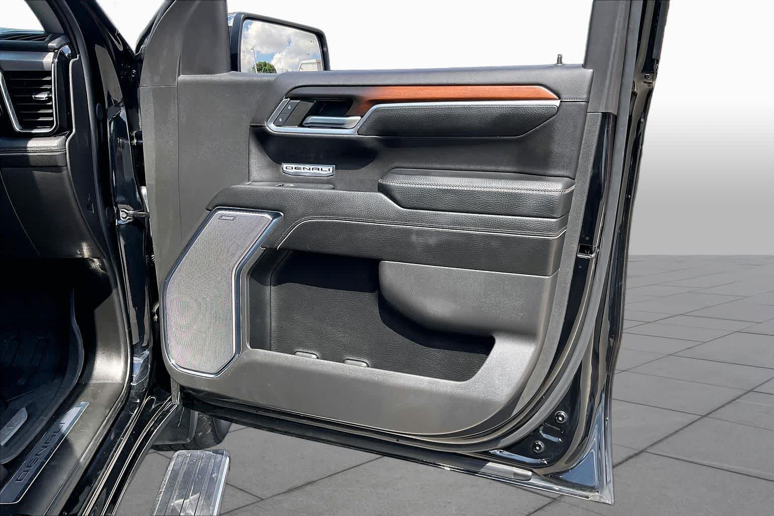 Used 2024 Onyx Black GMC Denali image 23