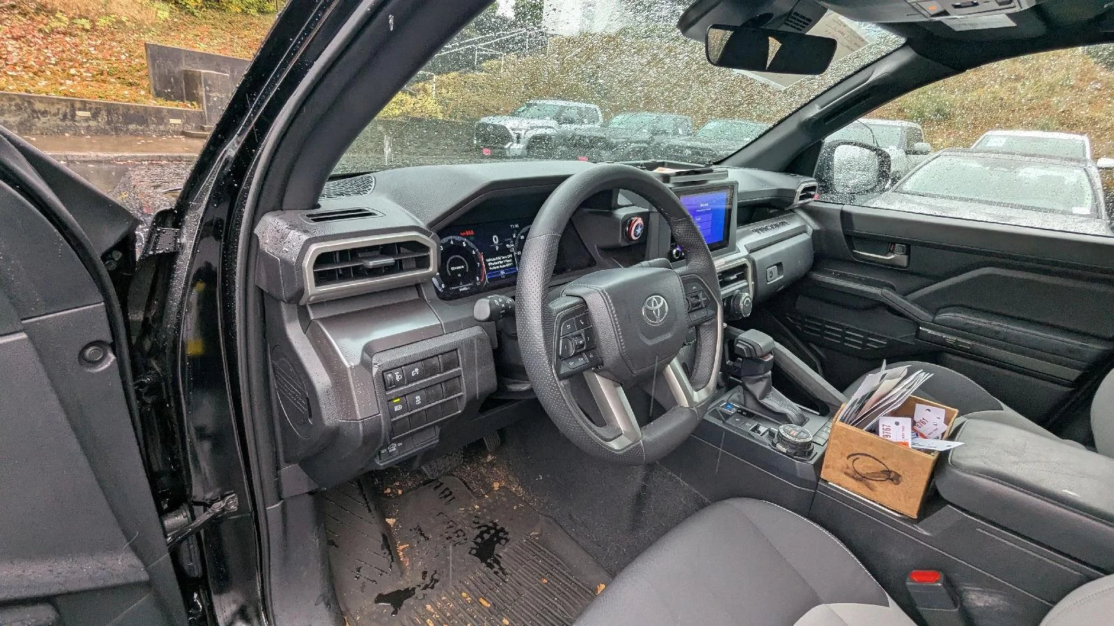 Used 2025  TOYOTA SR5 image 16