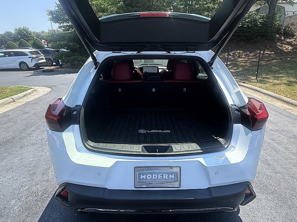 Used 2023 Ultra White Lexus UX 250h F SPORT Handling image 22