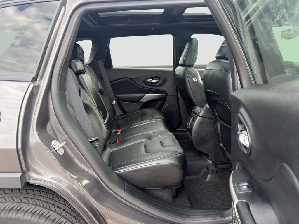 Used 2021 Gray Jeep Latitude Lux image 25