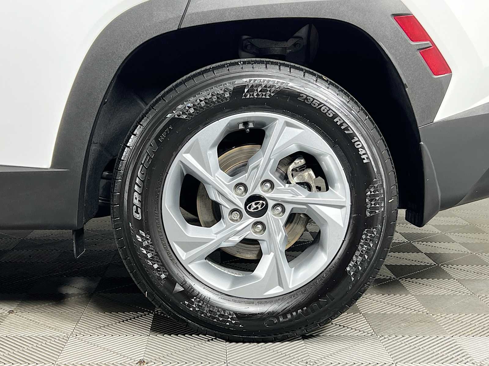 Used 2024 White Pearl Hyundai SEL image 31