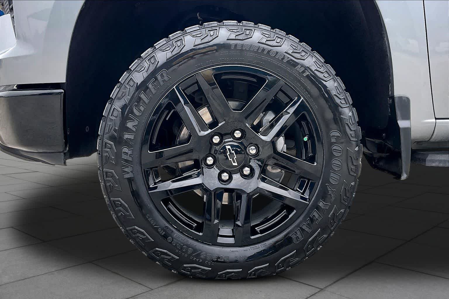 Used 2024 Sterling Gray Metallic Chevrolet LT Trail Boss image 11