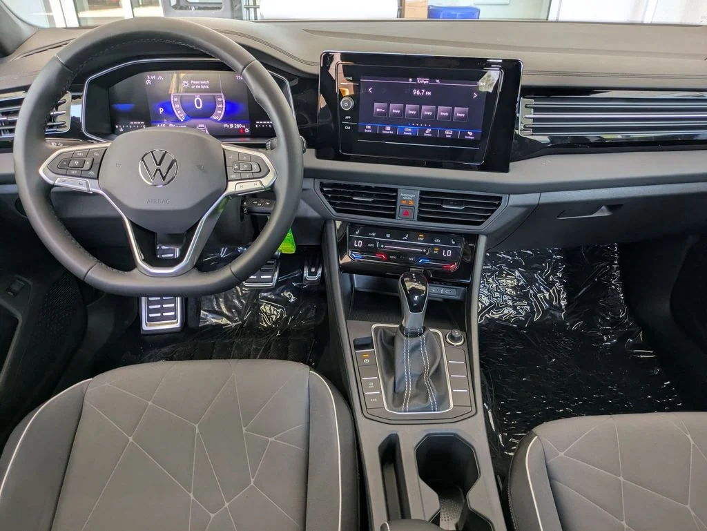 2025 Volkswagen Jetta Sport - Photo 18