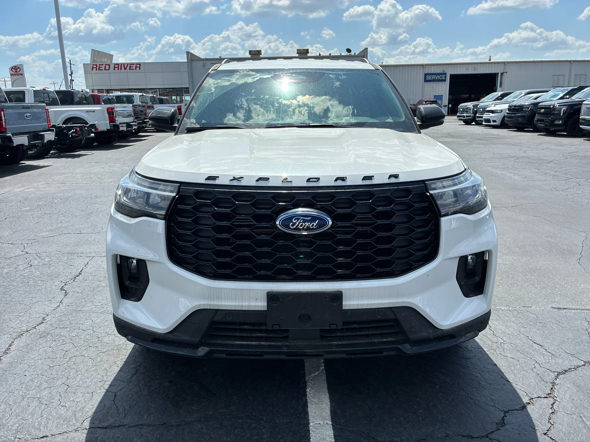 New 2026 Star White Metallic Tri-Coat Ford ST-Line image 2