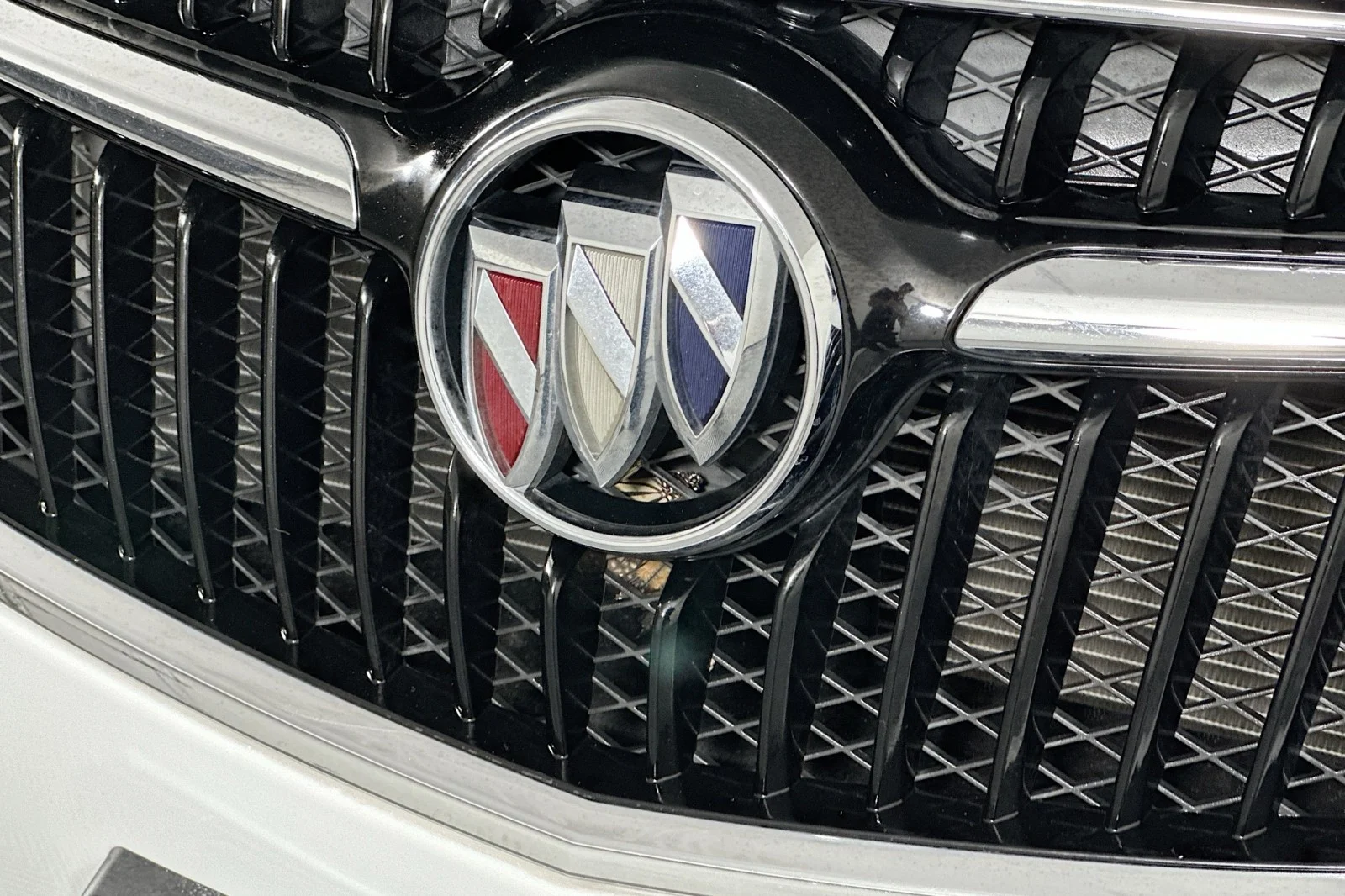 Used 2018 Summit White Buick Preferred image 15