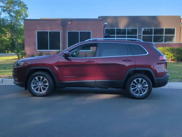 Used 2021 Red Jeep Latitude Lux image 10
