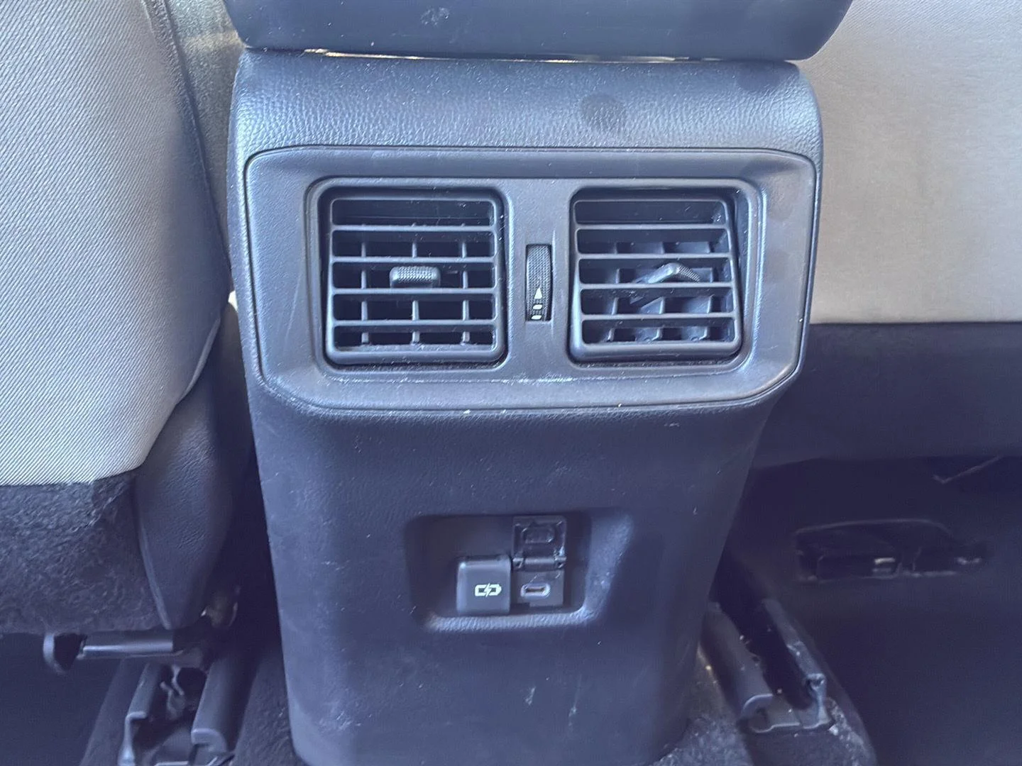 Used 2022 White Toyota XLE image 21