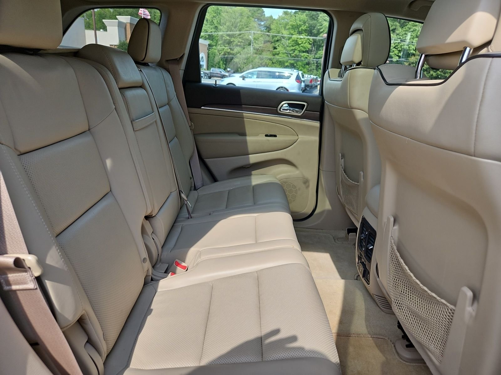 Used 2014 Gold Jeep Overland image 17