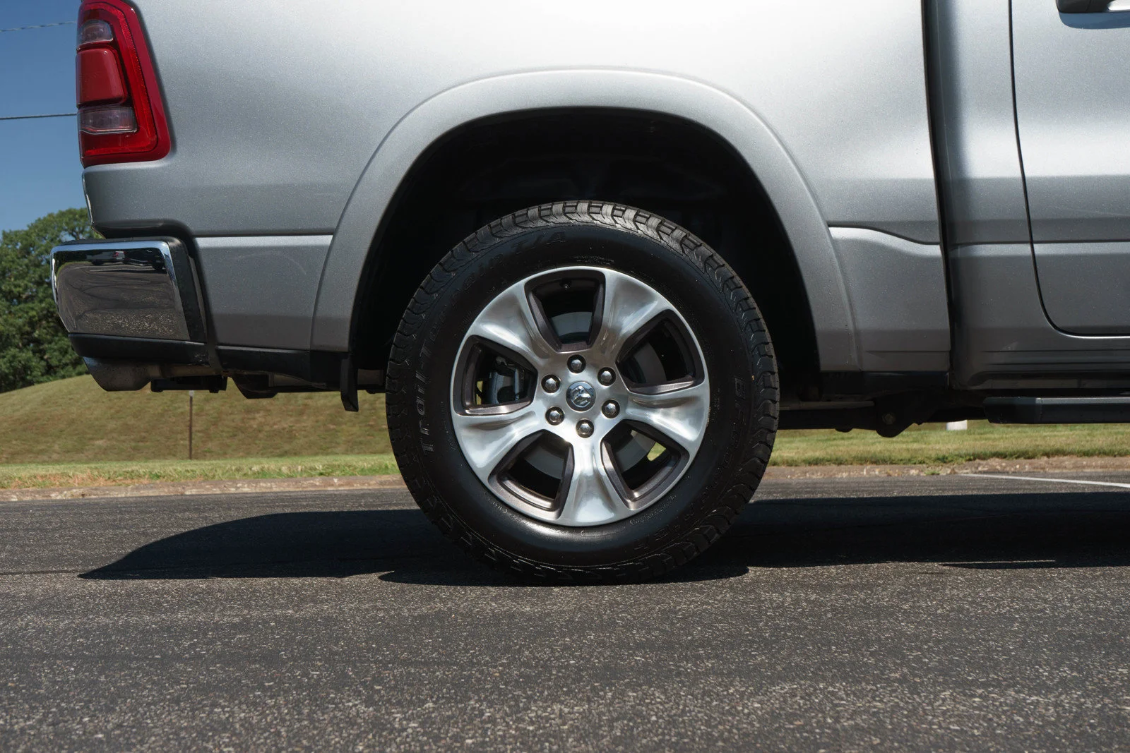 Used 2020 Billet Silver Metallic Clearcoat Ram Laramie image 11