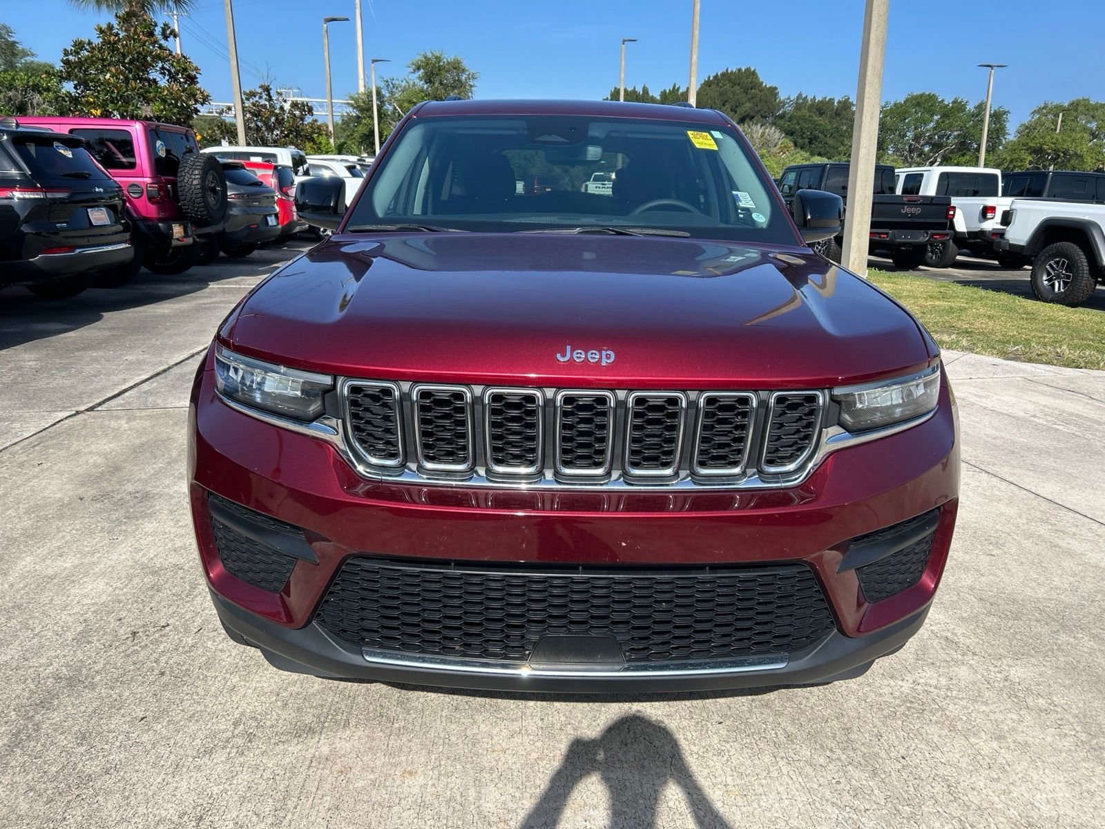 Used 2023 Red Jeep Laredo image 21