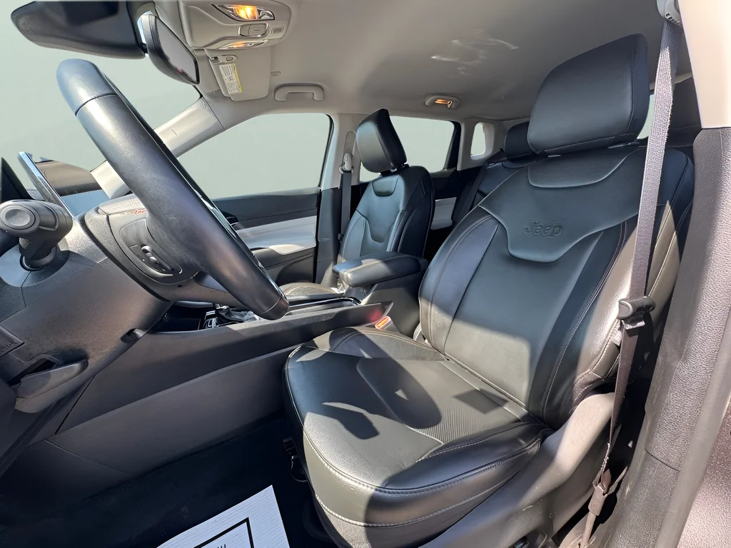 Used 2022 Gray Jeep Limited image 13