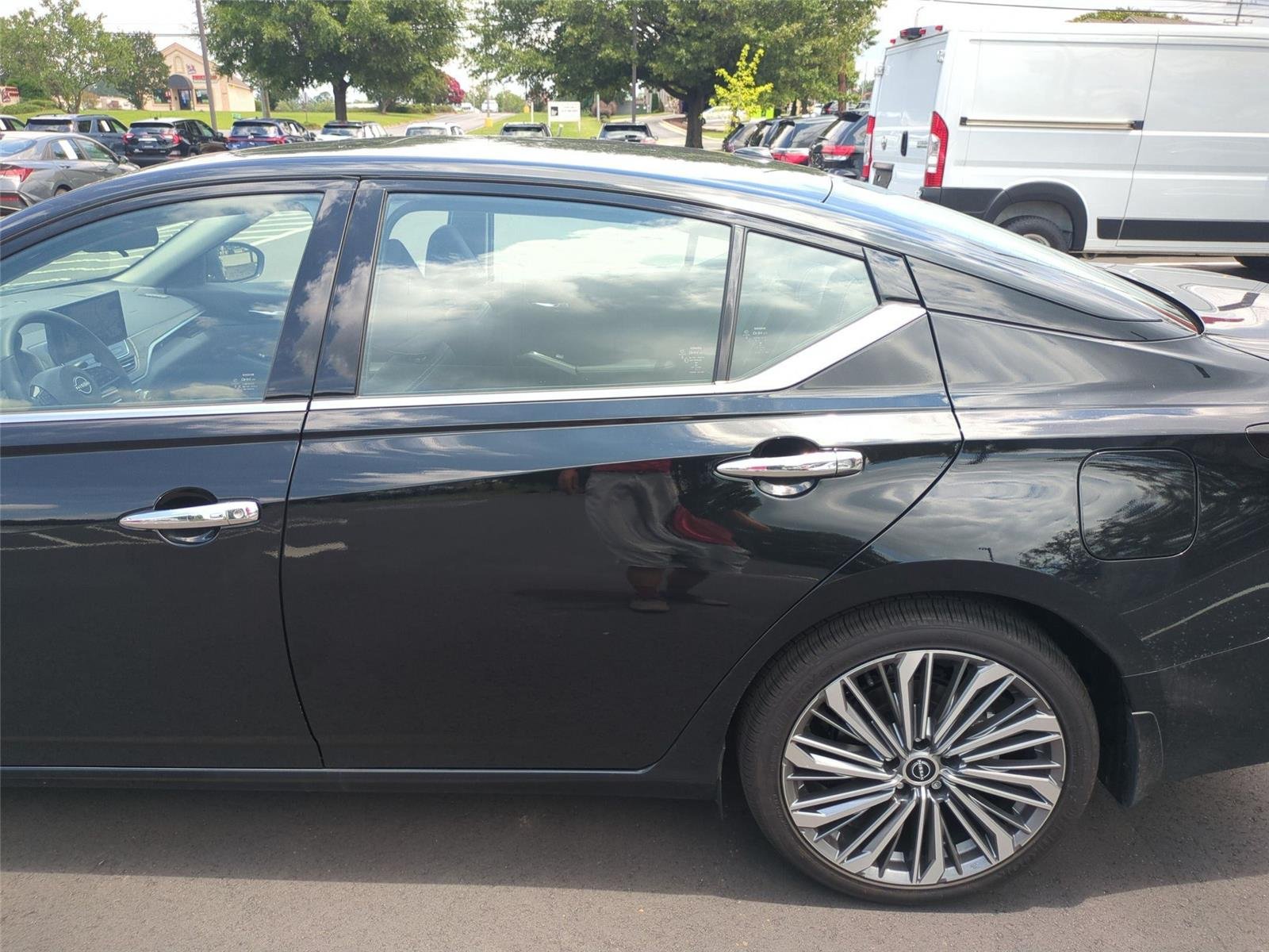 Used 2025 Super Black Nissan SL image 32