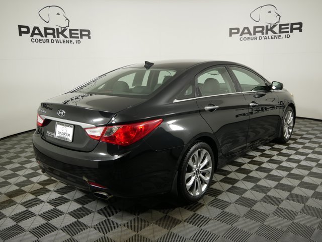 Used 2012 Midnight Black Hyundai SE image 5