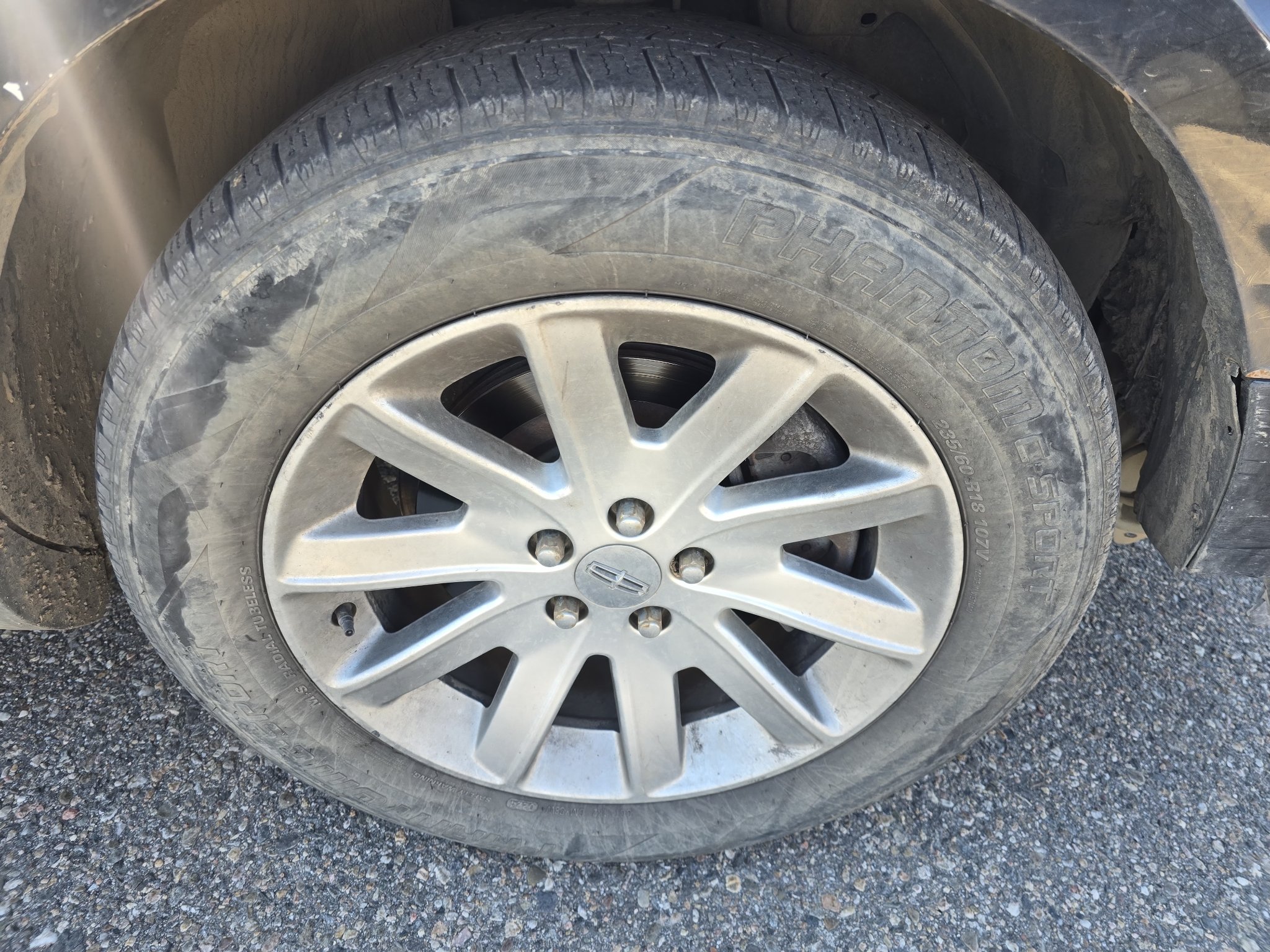 Used 2013 Tuxedo Black Metallic Lincoln Livery image 10