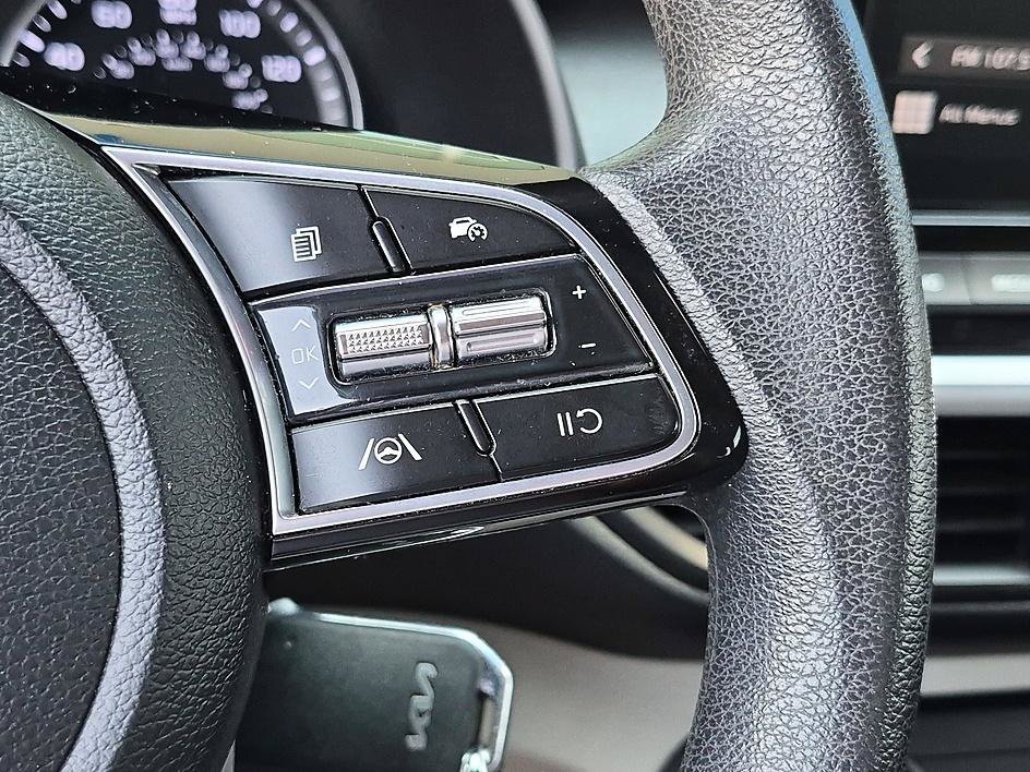 Used 2022 Aurora Black Kia LXS image 18