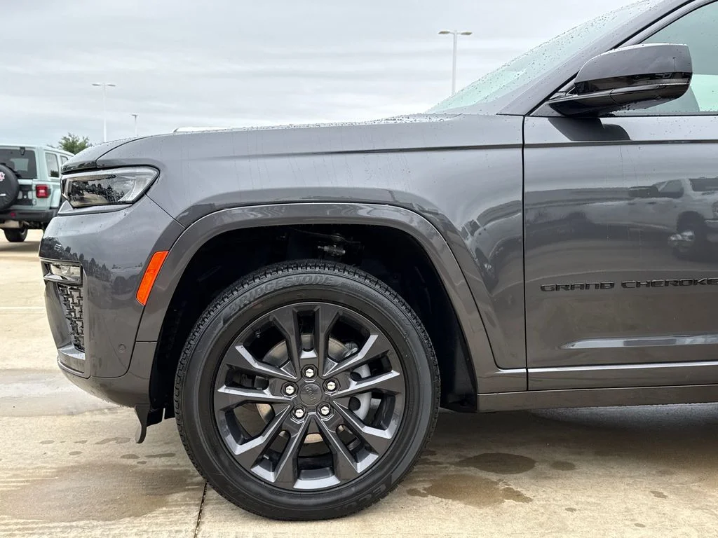 New 2026 Baltic Gray Metallic Clear-Coat Exterior Paint Jeep Limited Reserve image 5