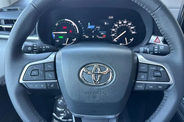 Certified Used 2026  Toyota XLE image 29