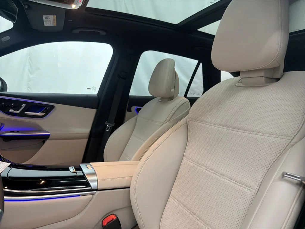 Used 2026 White Mercedes-Benz GLC 300 image 13