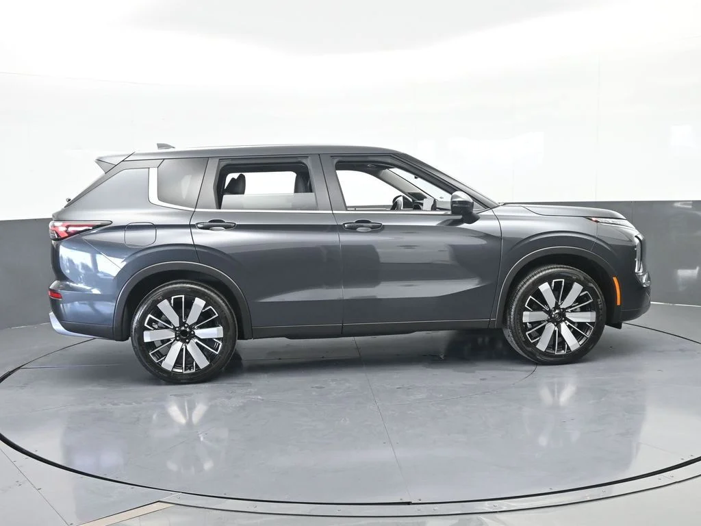 New 2026 Graphite Gray Mitsubishi SE 1.5T 2WD image 7