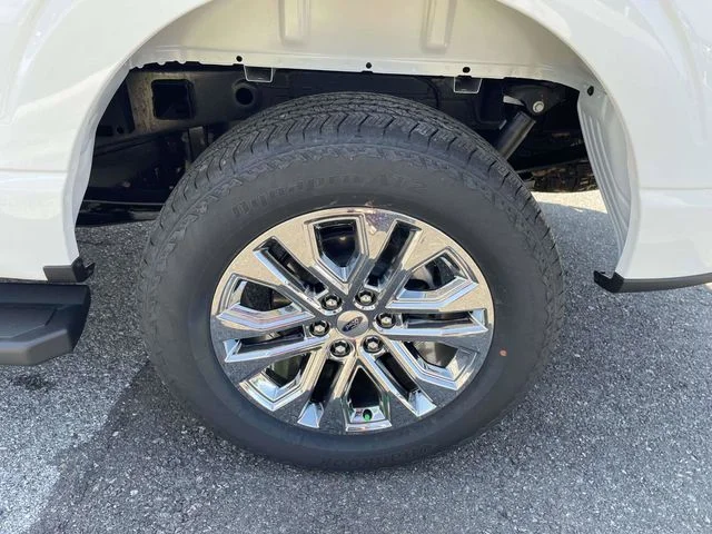 New 2026 Oxford White Ford Lariat image 2
