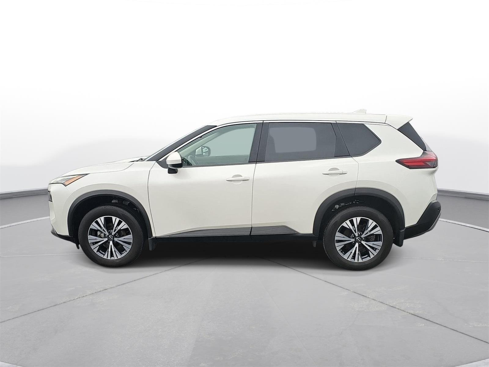 Used 2023 Pearl White Tri Nissan SV image 9