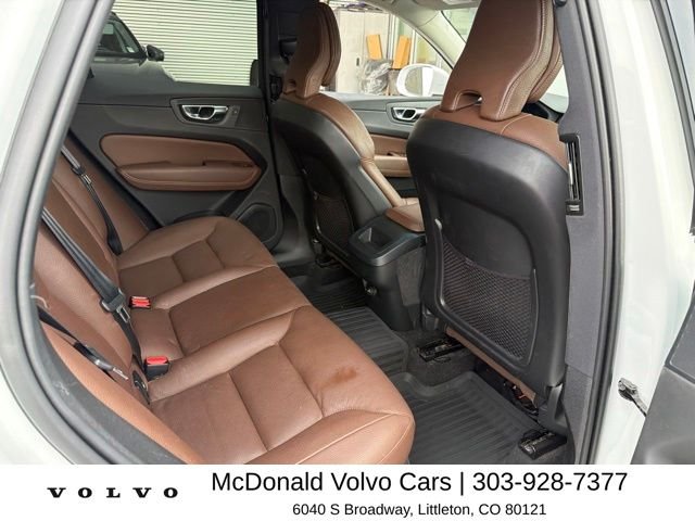 Used 2020 White Volvo T5 Momentum image 9