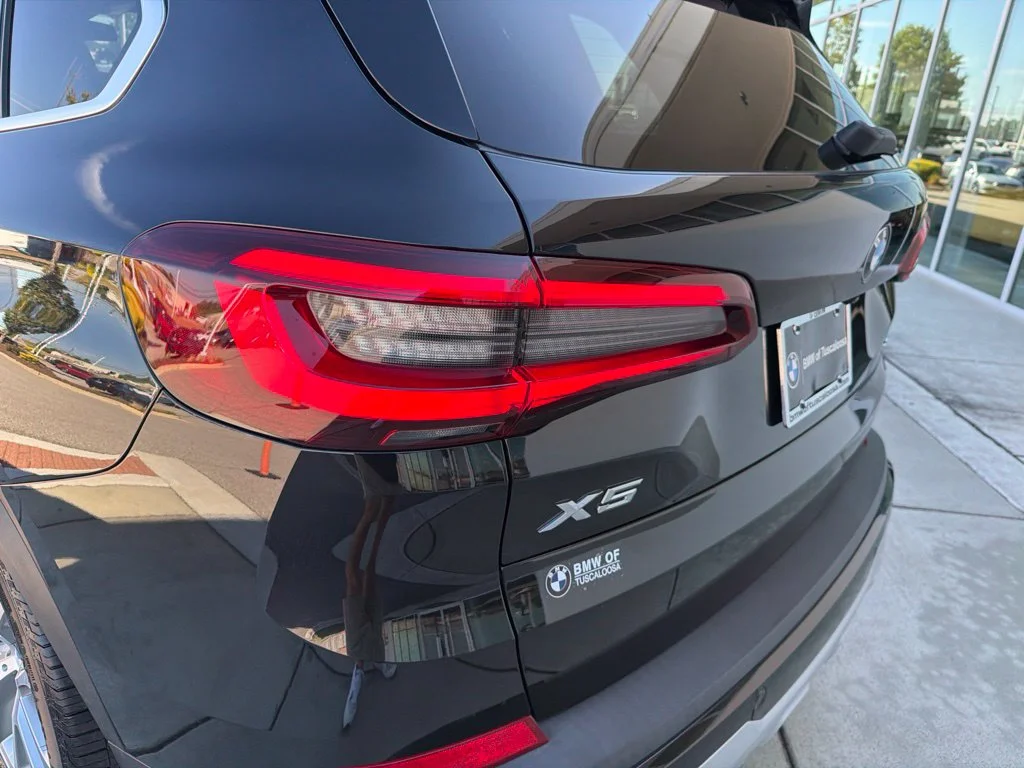 Used 2022 Black Sapphire Metallic BMW sDrive40i image 14