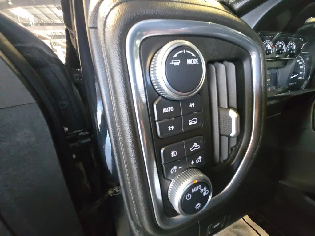 Used 2021 Black GMC Elevation image 32