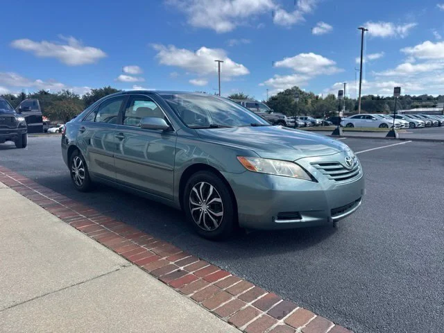 Used 2009 Green Toyota LE image 3