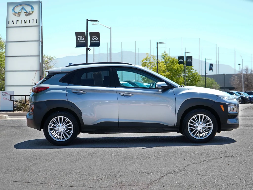Used 2021 Sonic Silver Hyundai SEL Plus image 15