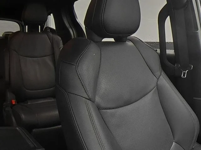 2025 Toyota Sienna Platinum - Photo 33