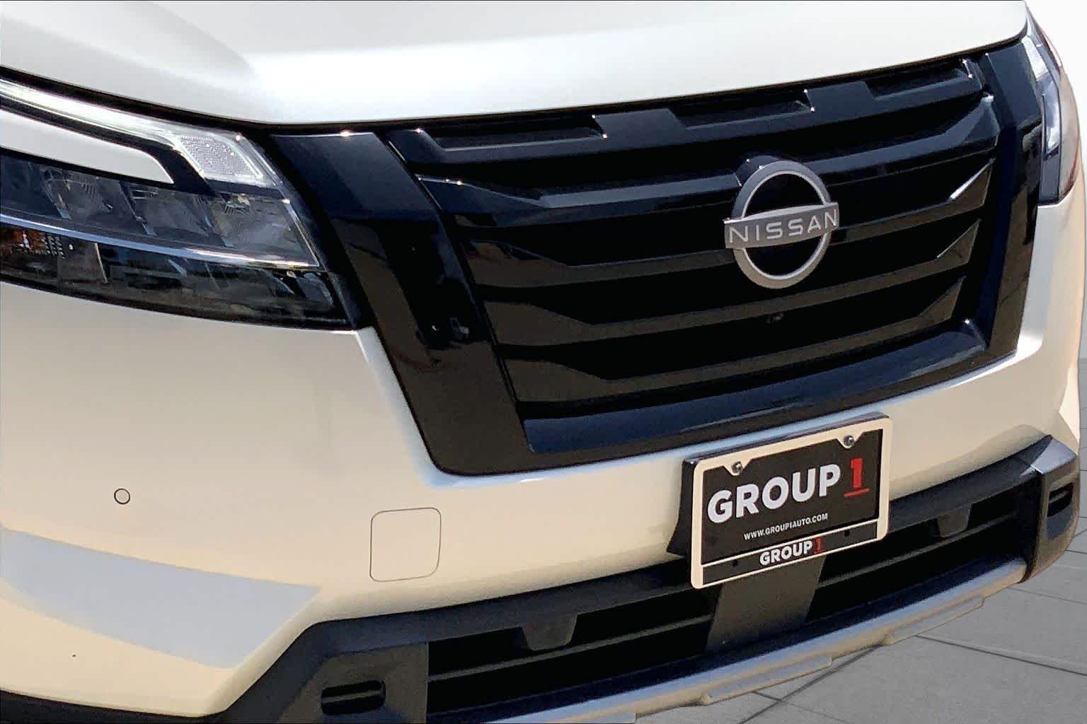 Used 2024 Pearl White Tricoat/Super Black Nissan Platinum image 30
